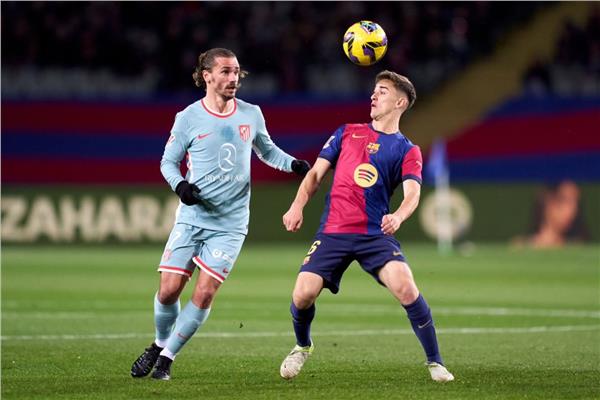 أتلتيكو مدريد يهزم برشلونة 2-1 ويتصدر الدوري الإسباني