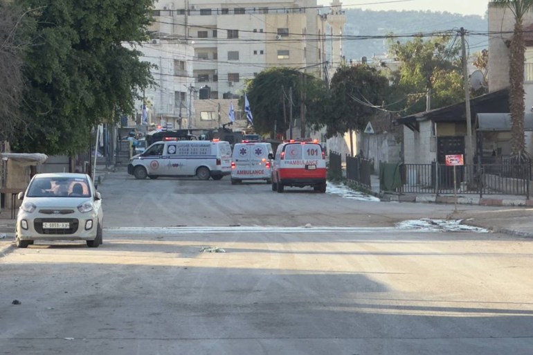 فلسطين الجزيرة نت تمركز اليات الاحتلال بالقرب من مستشفى الامل في جني