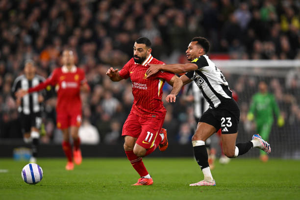 ليفربول يفوز علي نيوكاسل 2-0 ويبتعد بصدارة الدوري الإنجليزي