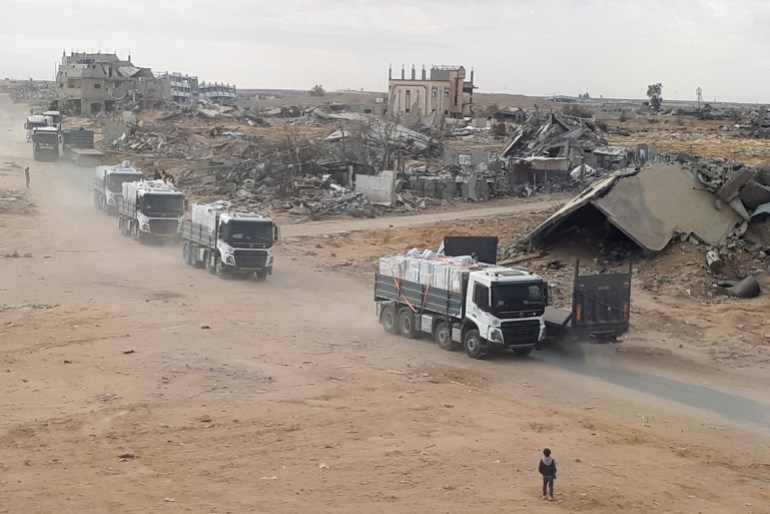 Trucks carrying aid move, amid a ceasefire between Israel and Hamas, in Rafah in the southern Gaza Strip, February 5, 2025. REUTERS/Hussam Al-Masri