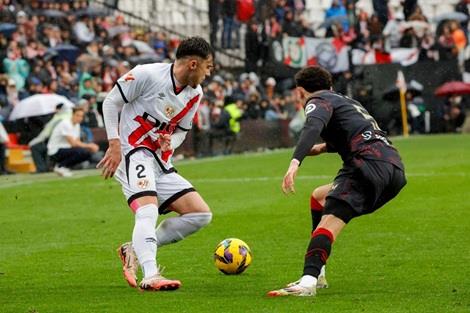 إشبيلية يتعادل مع رايو فاييكانو 1-1 في الدوري الإسباني