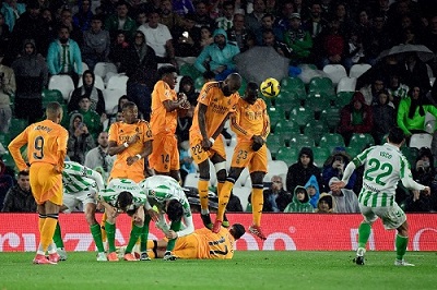 ريال بيتيس يهزم ريال مدريد 2-1 في الدوري الإسباني