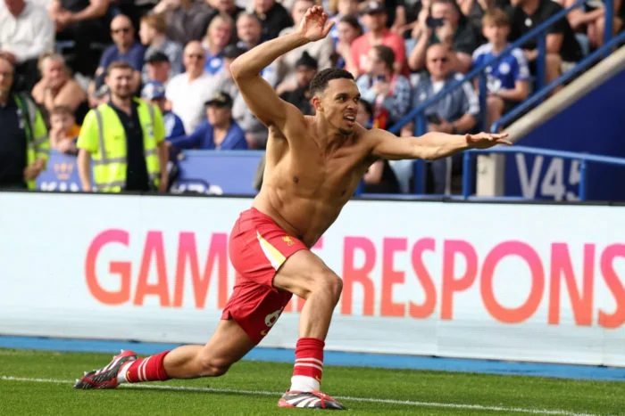 ليفربول يقترب من اللقب ويحسم هبوط ليستر من الدوري الممتاز