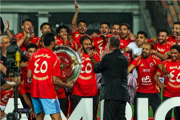 اتحاد الكرة يهنئ الأهلي بفوزه بدرع الدوري