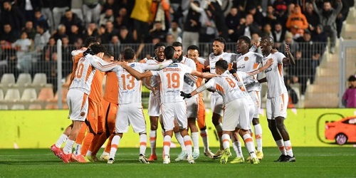 نهضة بركان يهزم سيمبا 2-0 ويضع قدماً في نهائي الكونفدرالية