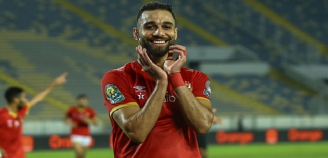 الأهلي يعلن تجديد عقد عمرو السولية