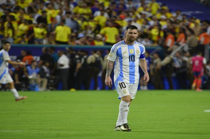 ميسي يقترب من الدوري السعودي براتب خيالي