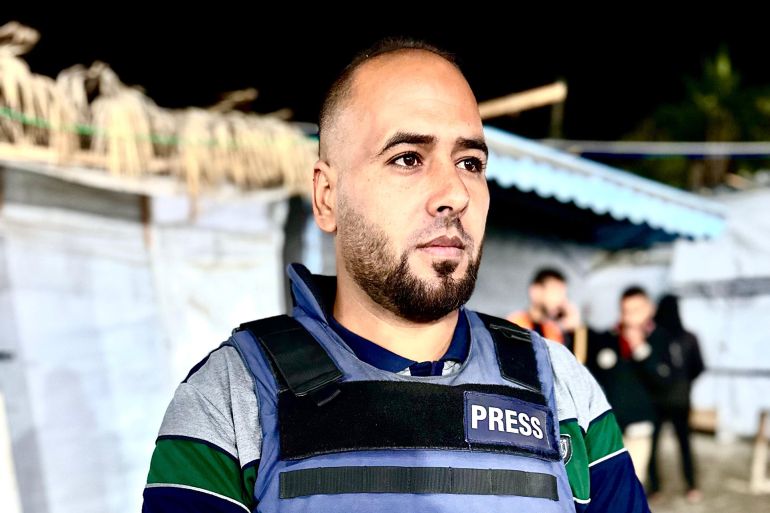 يشعر فادي ثابت بالقلق الشديد على طفله وزوجته الحامل في ظل مجاعة حادة تفتك بسكان قطاع غزة-رائد موسى-دير البلح-الجزيرة نت