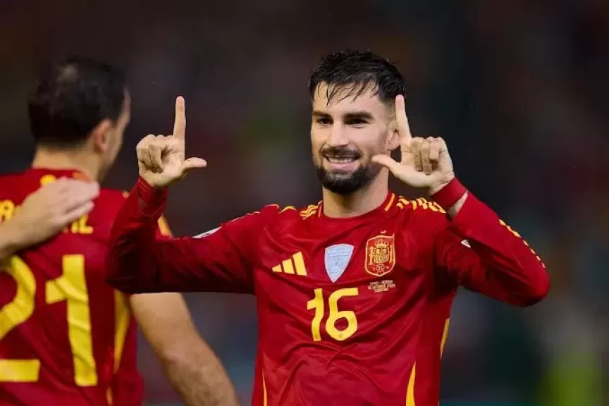 أتلتيكو مدريد يضم أليكس باينا حتى 2030