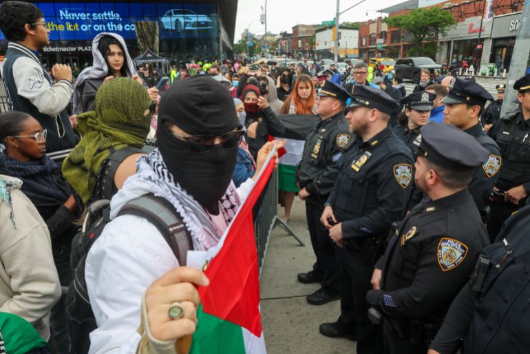 NEW YORK, NEW YORK - MAY 23: Police and pro-Palestinian protesters gather outside the Barclays Center in Brooklyn for a graduation ceremony for students at the City University of New York (CUNY) on May 23, 2025, in New York City. The protesters attempted to disrupt the ceremony, accusing the university of supporting Israel, despite CUNY having a large Muslim student population. Police presence across the country has increased following the shooting deaths of a Jewish couple in Washington, D.C. Spencer Platt/Getty Images/AFP (Photo by SPENCER PLATT / GETTY IMAGES NORTH AMERICA / Getty Images via AFP)