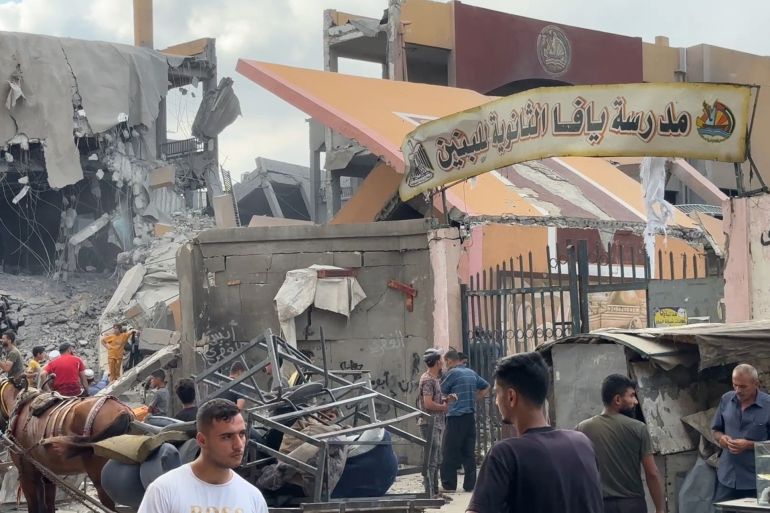 صورة خاصة لتدمير مدرسة يافا بمدينة غزة وتهجير النازحين فيها