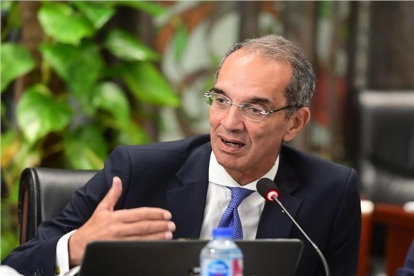 وزير الاتصالات يكشف سبب انتشار النيران بشكل سريع فى حريق سنترال رمسيس