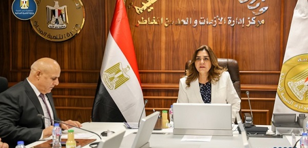 وزيرة التنمية المحلية تتابع سير الانتخابات مع المحافظين من مركز السيطرة